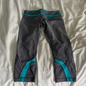 Lululemon Women's Gray and Teal Crop Leggings
